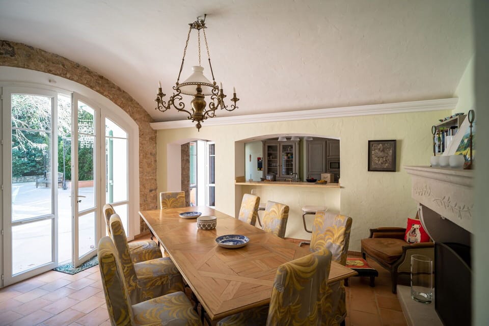 Table, Property, Picture Frame, Building, Chair, Wood, Interior Design, Flooring, Floor, Living Room