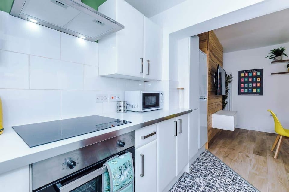 The fully equipped kitchen has everything you need for a long or short stay in Chester including a dishwasher and washing machine.