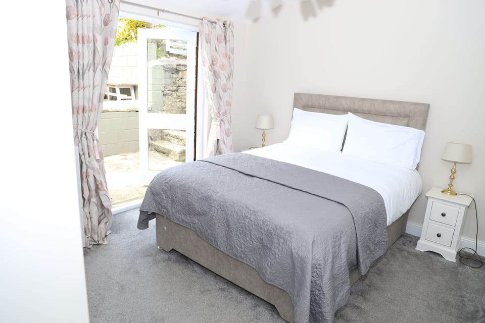 Deluxe Room | Premium bedding, pillowtop beds, blackout drapes, soundproofing