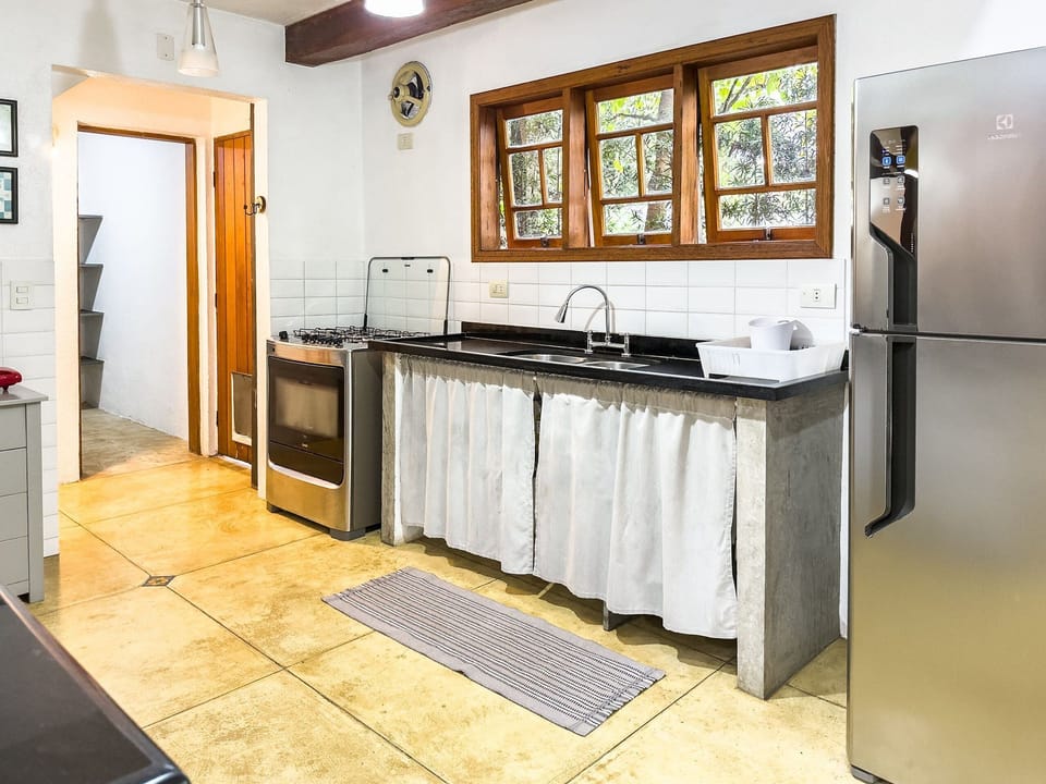 Basic Villa | Private kitchen | Microwave, dining table