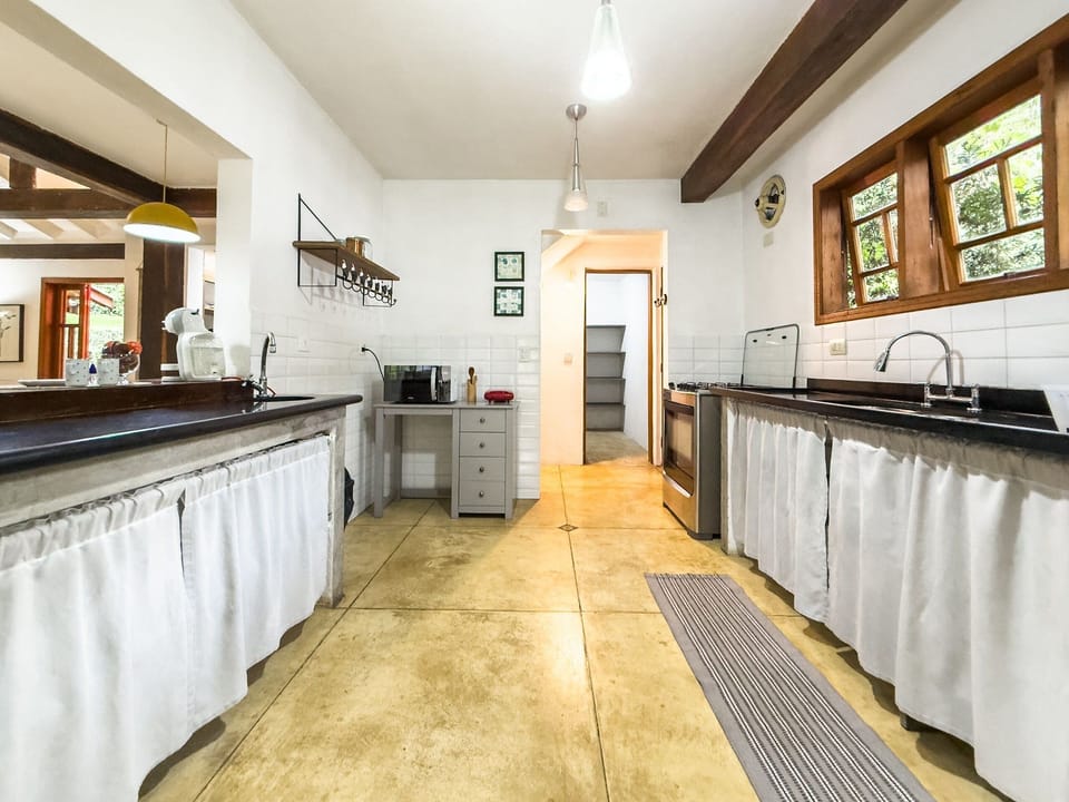 Basic Villa | Private kitchen | Microwave, dining table