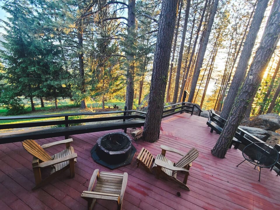 Deck w/ Fire Pit