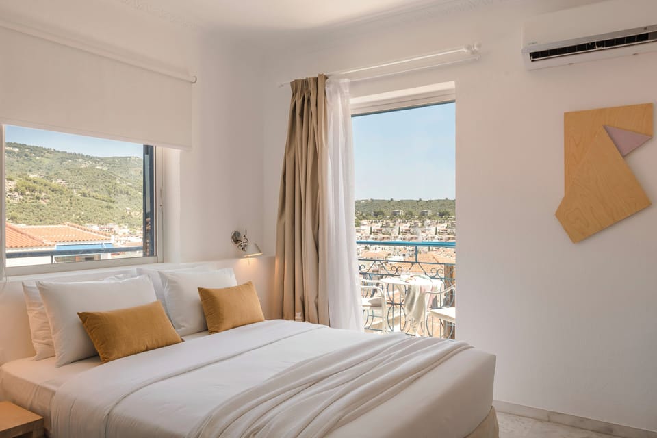 Standard Room | 1 bedroom, minibar, desk, soundproofing