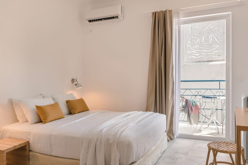 Superior Room | 1 bedroom, minibar, desk, soundproofing