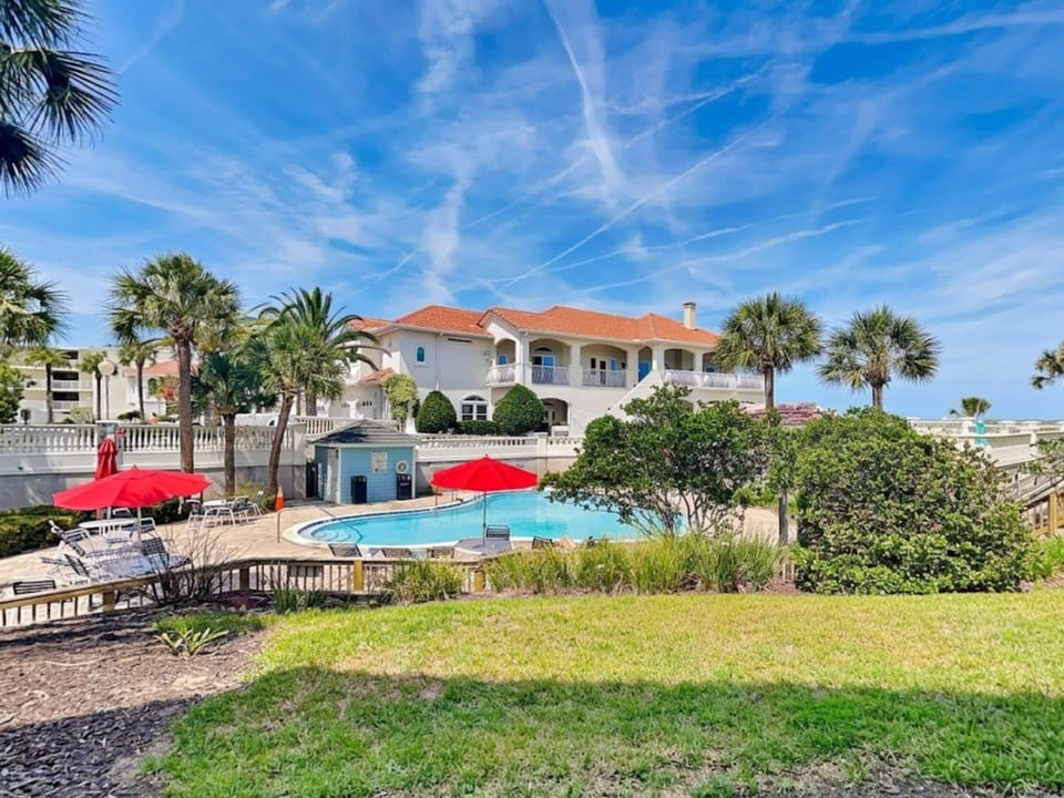 Condo (3 Bedrooms) | Property amenity