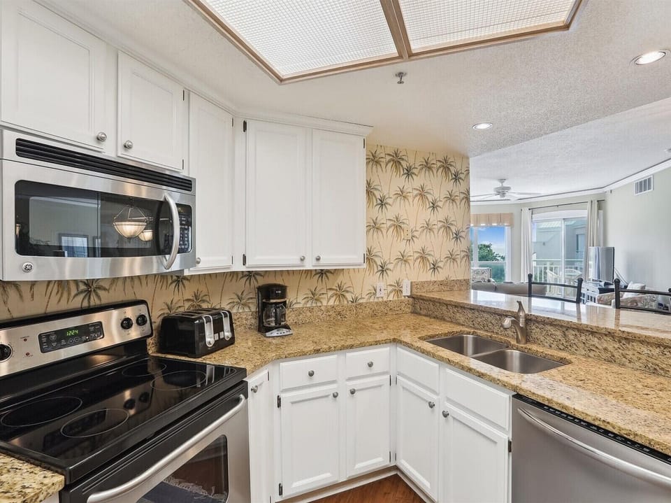 Kitchen at 2515 Windsor II