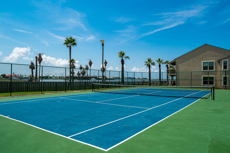 Condo (3 Bedrooms) | Property amenity