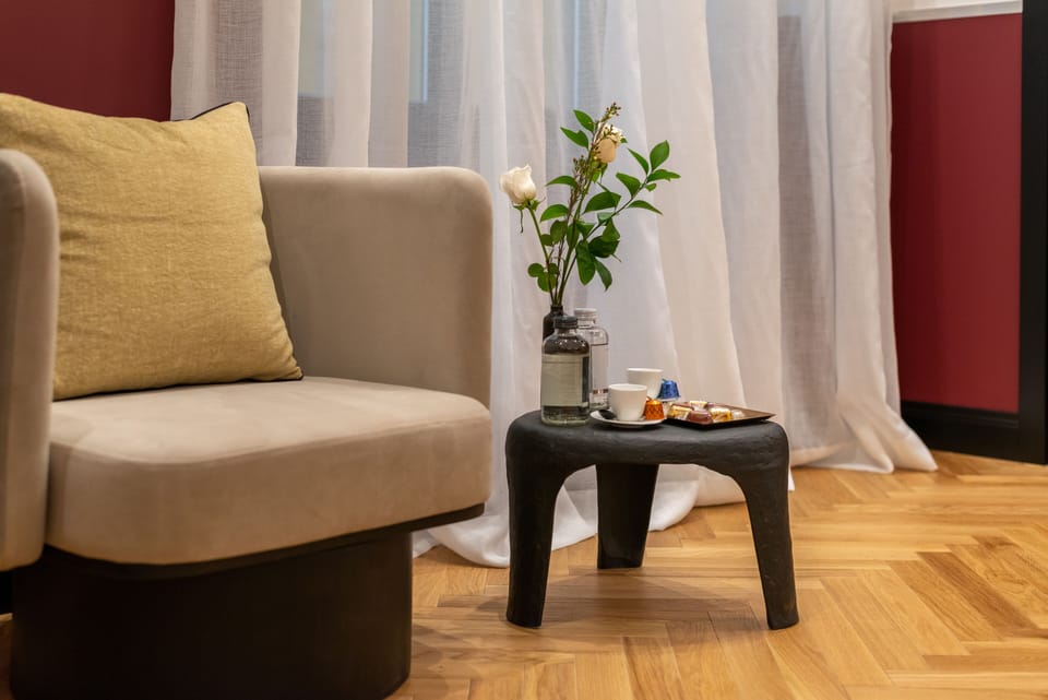 Deluxe Room | Egyptian cotton sheets, premium bedding, down comforters, in-room safe