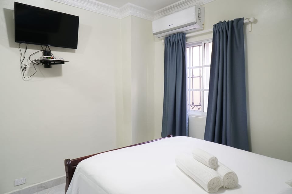 Screen, TV, Indoors, Bed, Furniture