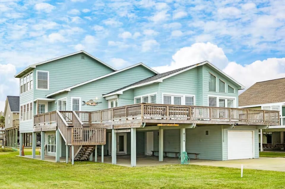 House (4 Bedrooms) | Front of property