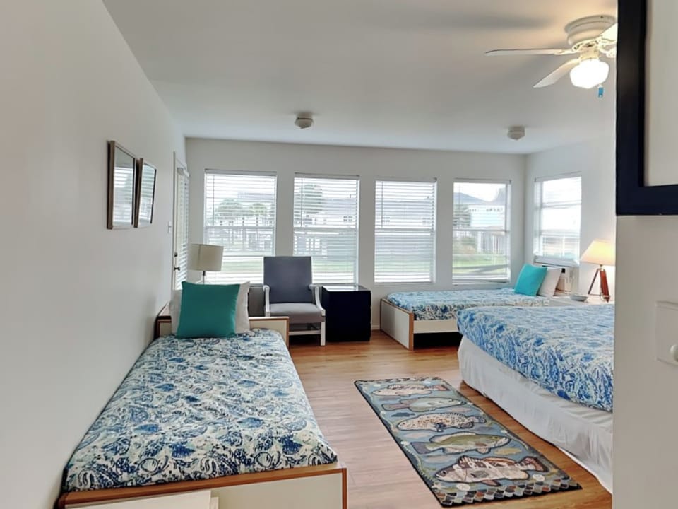 ShangriLaLa by Ryson Vacation Rentals House in Hitchcock