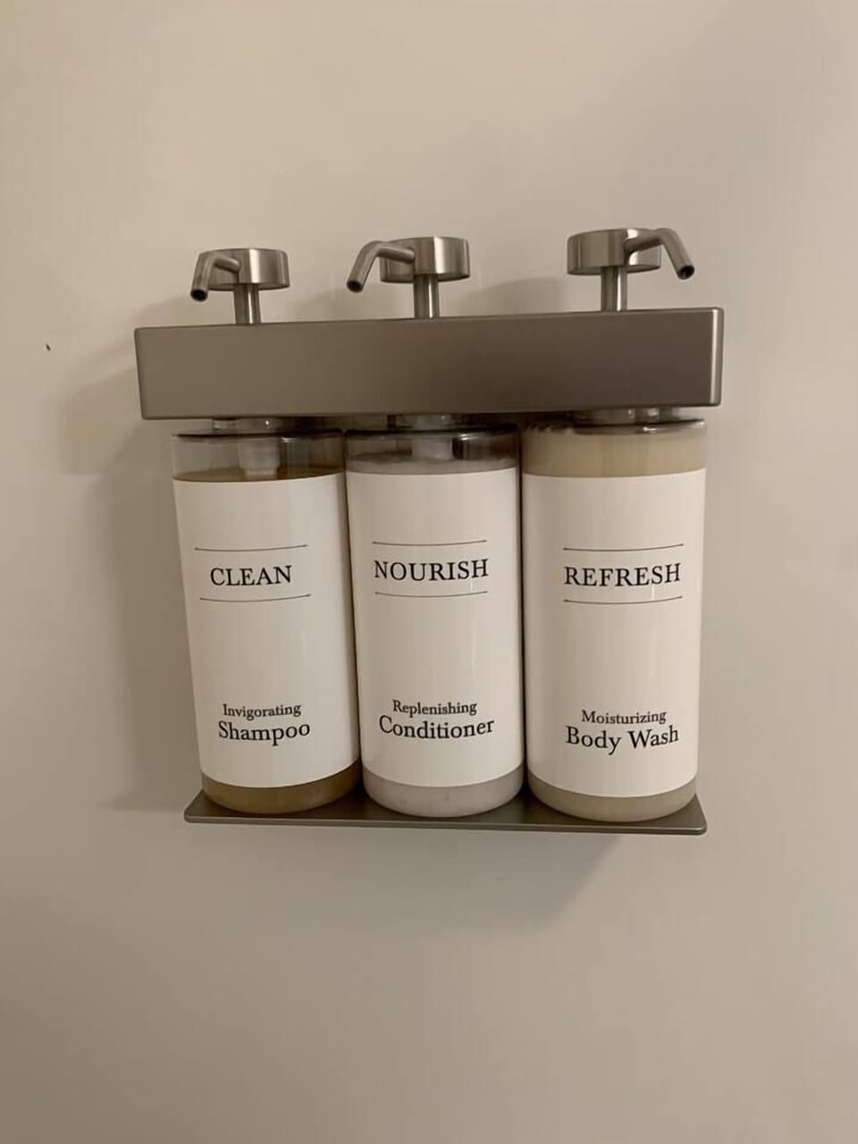 Botanical Hair and Body Products:Enriched with a special blend of vitamins, pure essential oils and botanical extracts to lock in moisture and nourish dry hair. Toxin-free formula is paraben, sulfate, phosphate and gluten-free. 