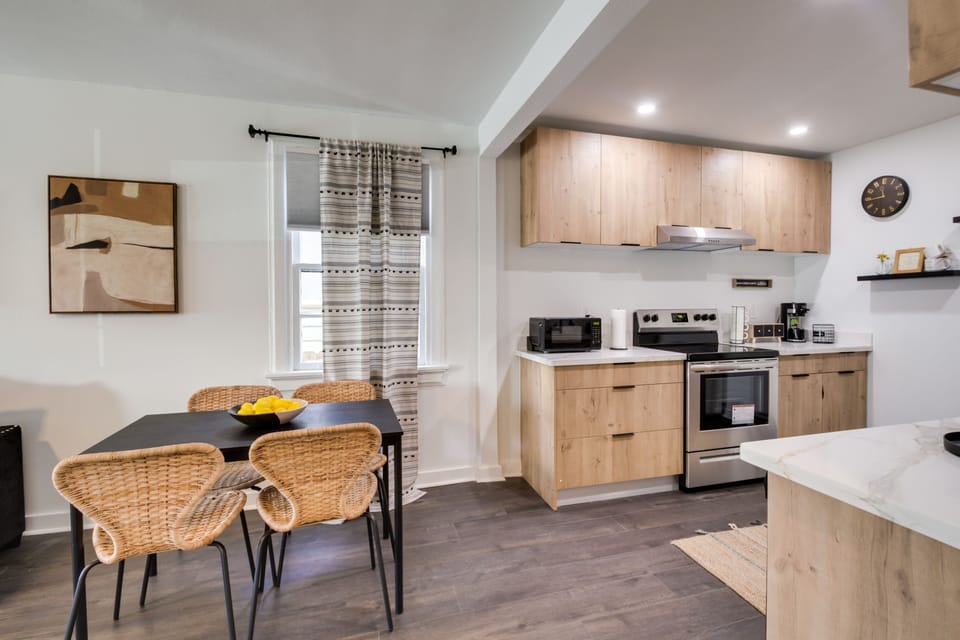 Dining Area | Dishware/Flatware