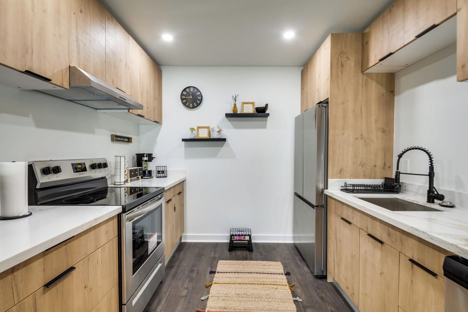 Kitchen | Cooking Basics | Keurig Coffee Maker | Microwave | Free WiFi