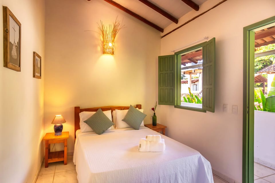 Minibar, iron/ironing board, free WiFi, bed sheets