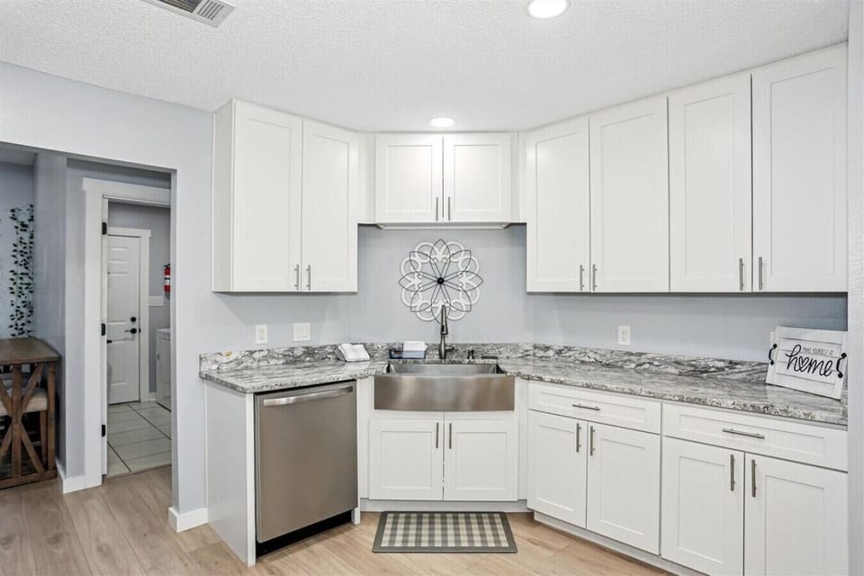 Kitchen /Plenty of counter space