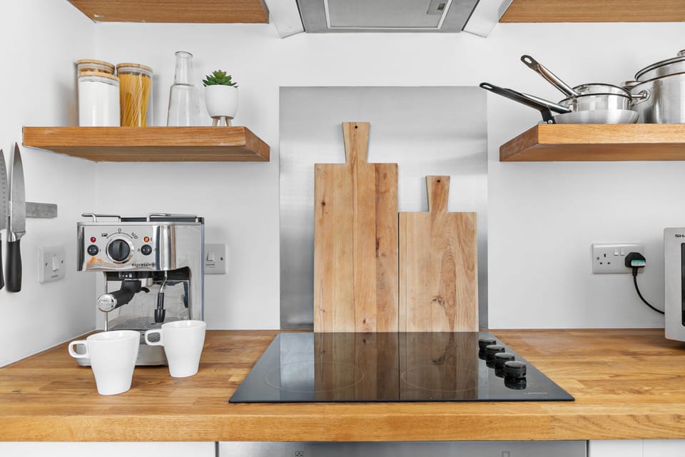 Electric hob with shelves for kitchen storage - Plover 1, The Cove