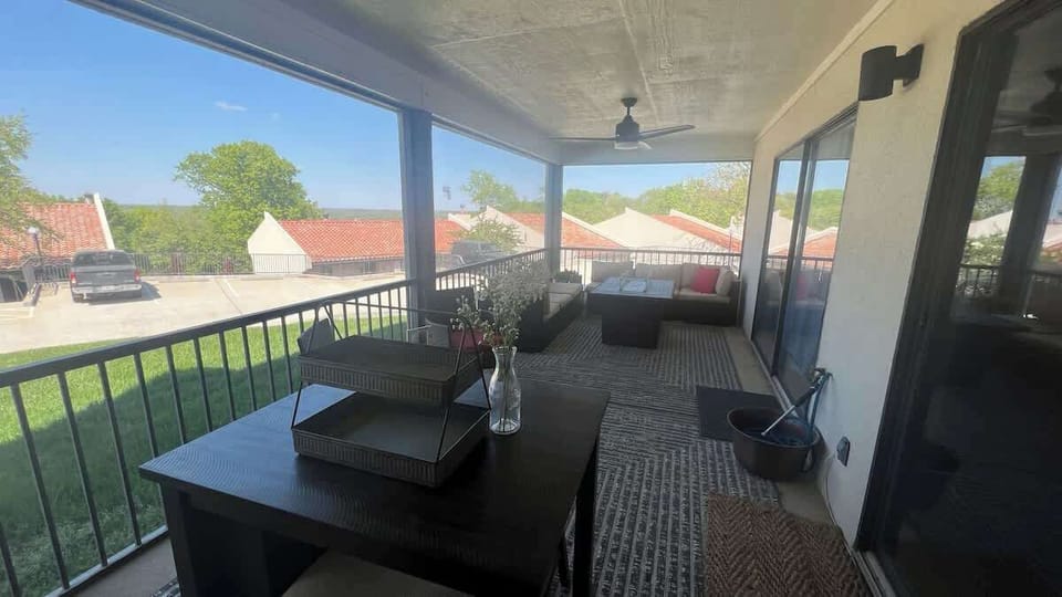 Screened in huge patio