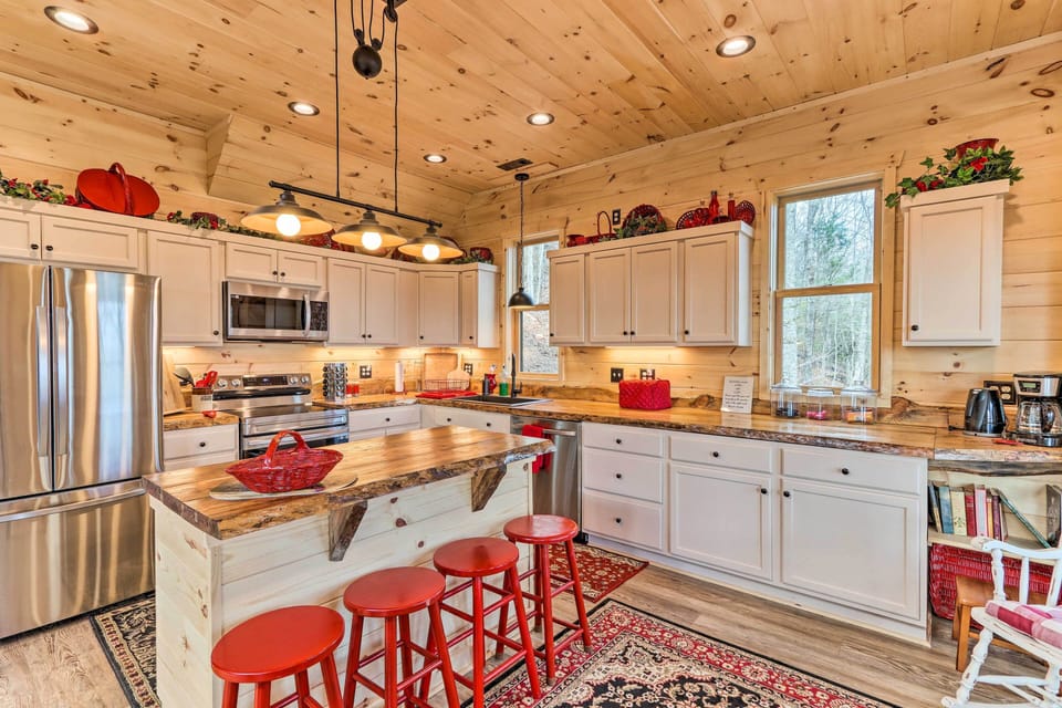 Kitchen | Cooking Basics | Spices | Paper Towels/Trash Bags Provided