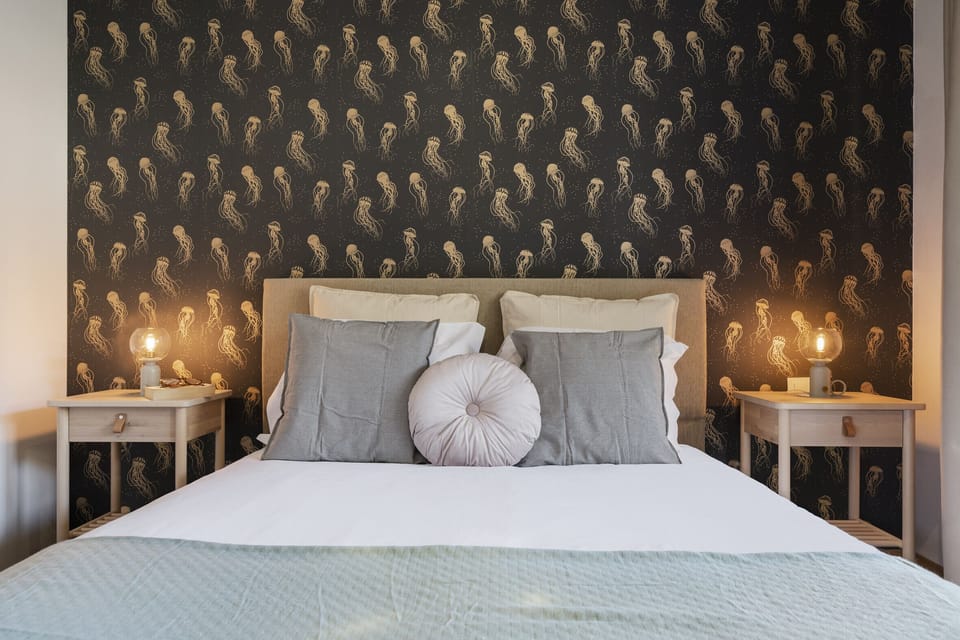 Bedroom with a double bed 