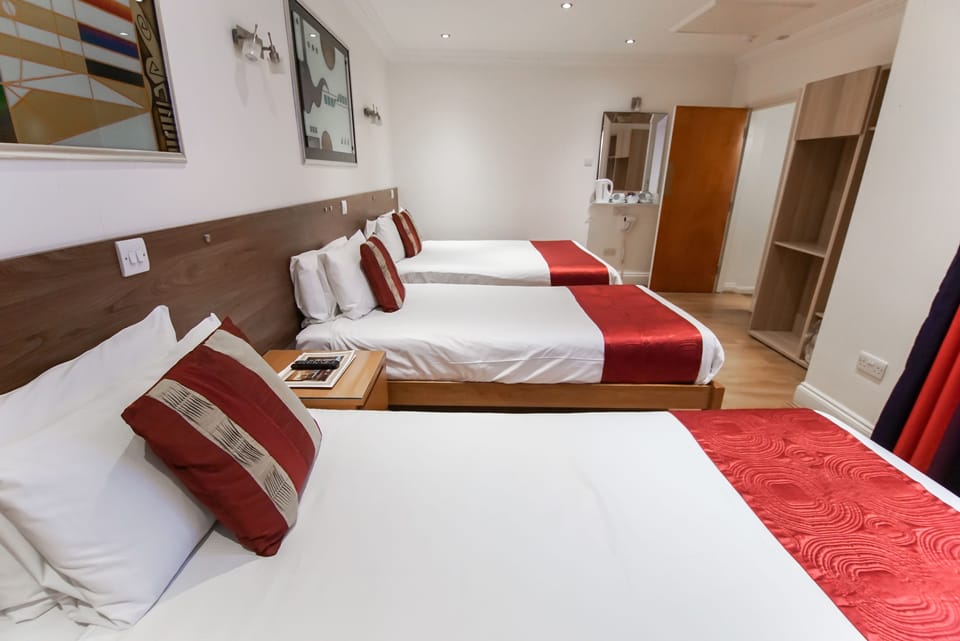 Triple Room | Iron/ironing board, free WiFi