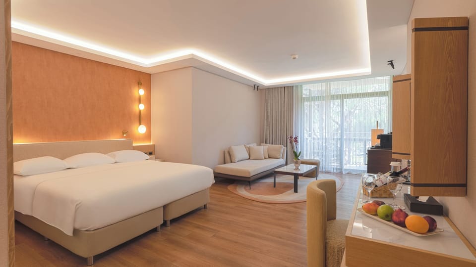 Suite, 1 Bedroom | Minibar, in-room safe, desk, soundproofing