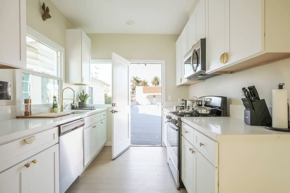 bluegrouprealty  travel design architecture vacation interiordesign airbnbexperience airbnbhost airbnbsuperhost realestate trip beautifuldestinations vacationrental losangeles hollywood longbeach
 
