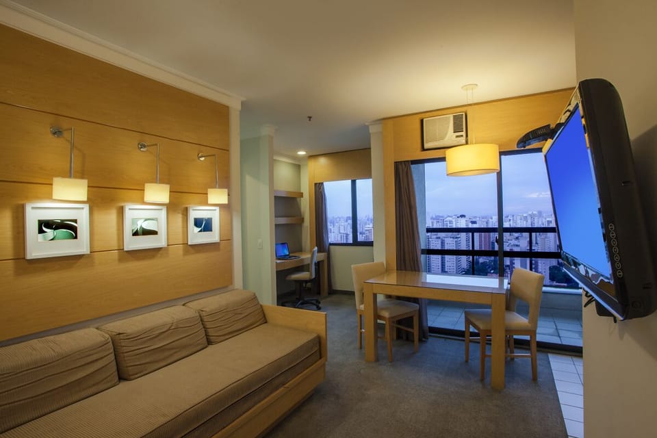 Superior Suite | Minibar, in-room safe, desk, blackout drapes
