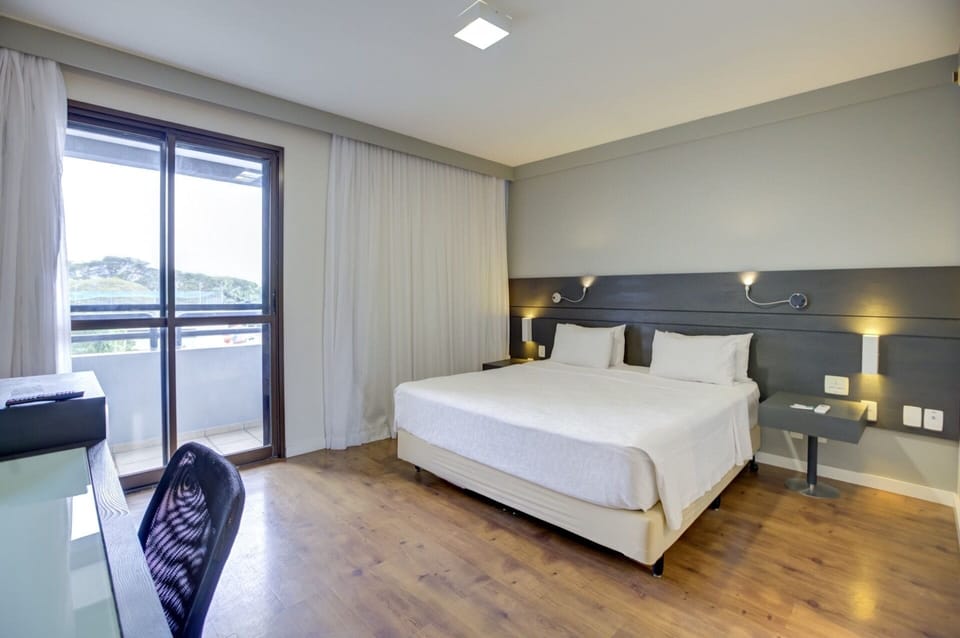 Executive Double Room | Minibar, in-room safe, blackout drapes, soundproofing