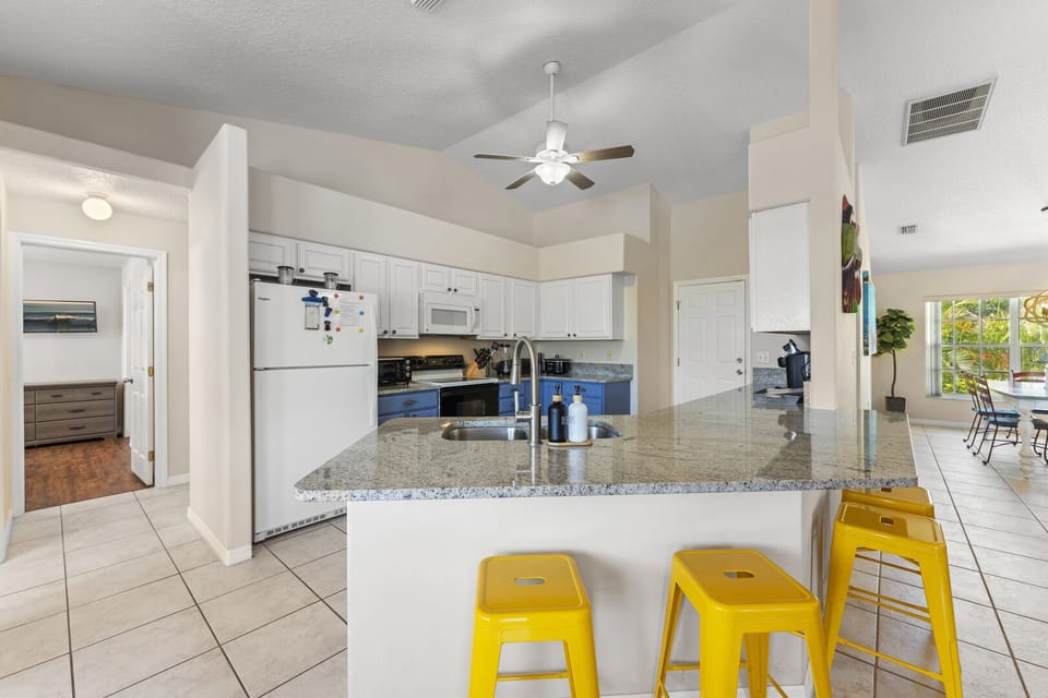 Big spacious modern kitchen with breakfast bar seats four