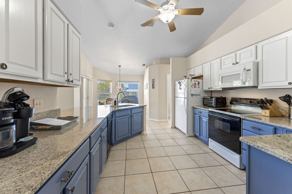 Fully equipped kitchen with everything you need