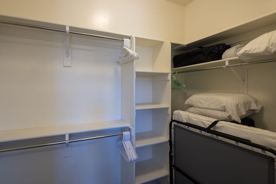 Master Bathroom Suite, Jetted Tub, Double Vanity, Shower, and Walk-in Closet