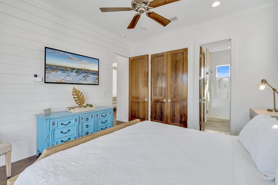 3rd Floor - King Suite w/ private bathroom and balcony access