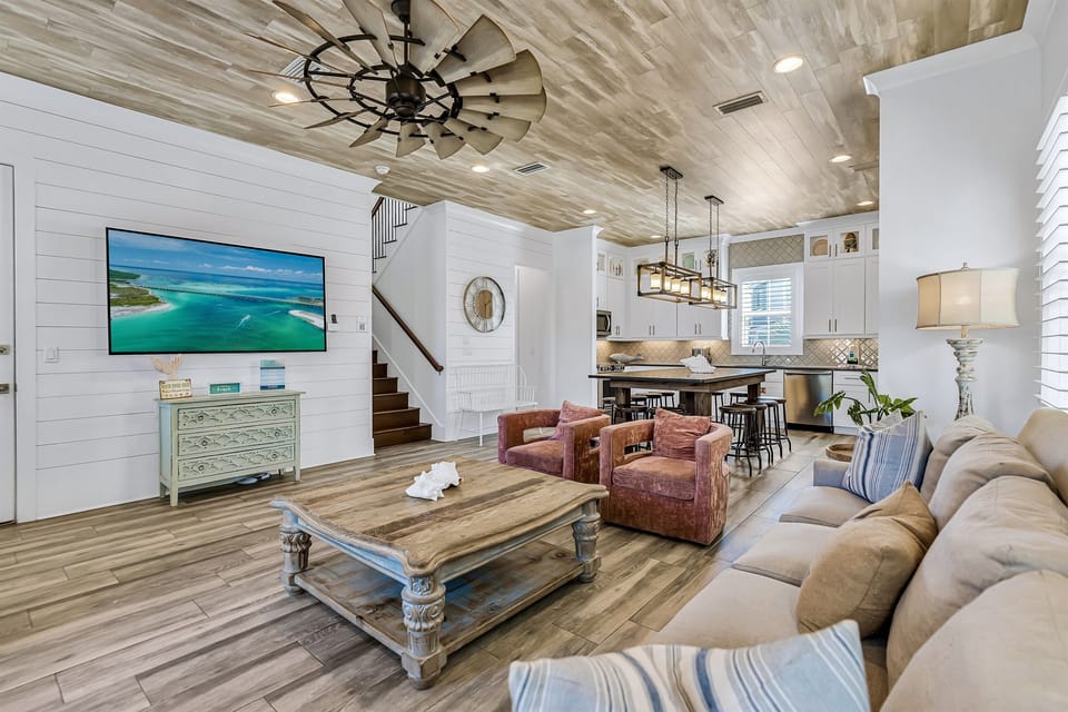 6-seat Golf Cart FREE during your stay! 2 minutes to the beach. Sleeps 17, 6 bedrooms, 5.5 bath, and 13 beds. Game room and bunk rooms. Heated pool across from the house!