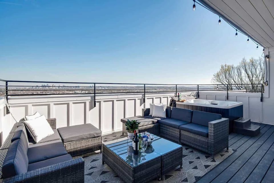 Top-level patio with hot tub and gorgeous Nashville city views.