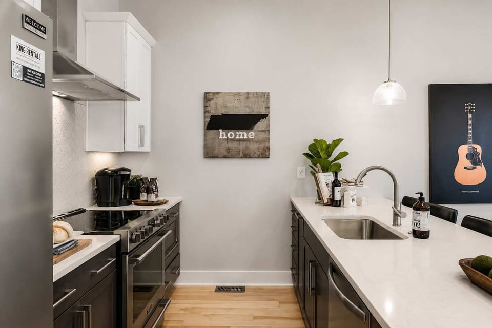 Enjoy plenty of space in the kitchen for make your favorite meals.