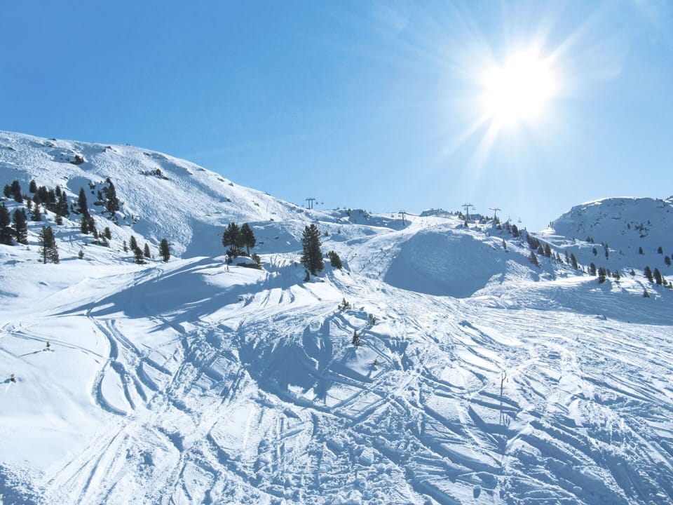 Sky, Snow, Mountain, Slope, Cloud, Sports Equipment, Ice Cap, Outdoor Recreation, Terrain, Freezing