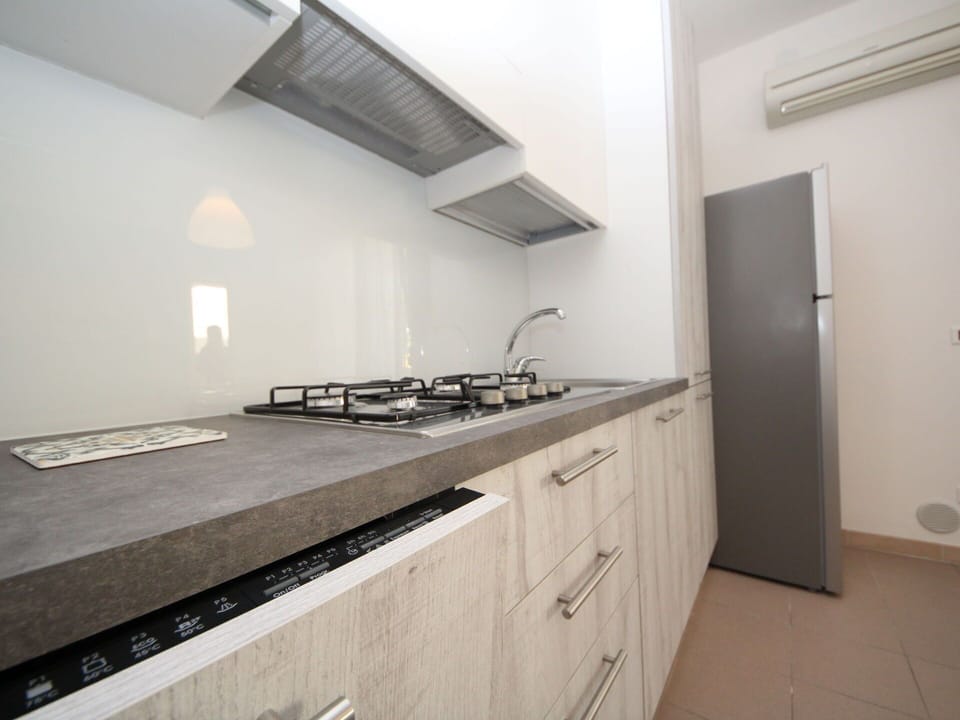 Tap, Countertop, Cabinetry, Sink, Building, Property, Plumbing Fixture, Wood, Kitchen, Interior Design