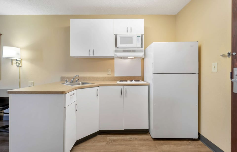 Studio, 2 Double Beds, Non Smoking | Private kitchen | Full-size fridge, microwave, stovetop, coffee/tea maker