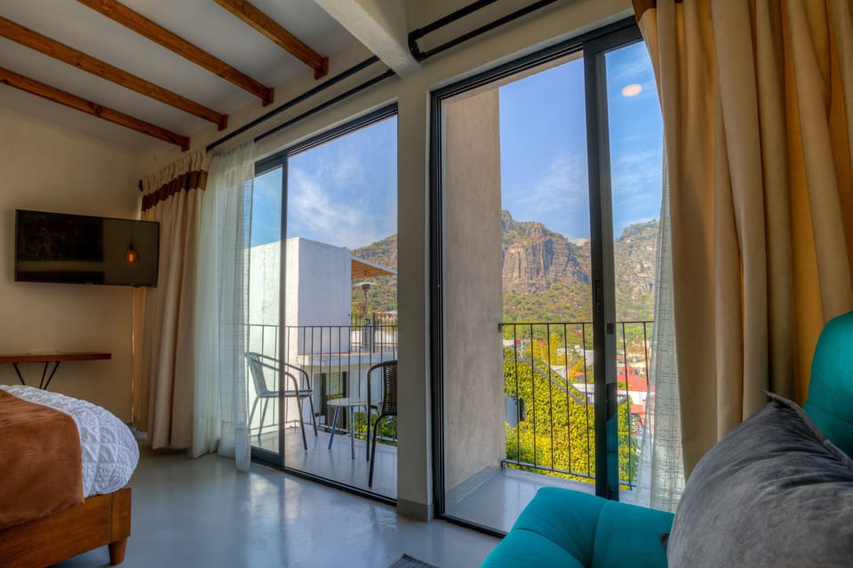Suite with a panoramic view to the Tepozteco mountain | 1 bedroom, hypo-allergenic bedding, individually decorated