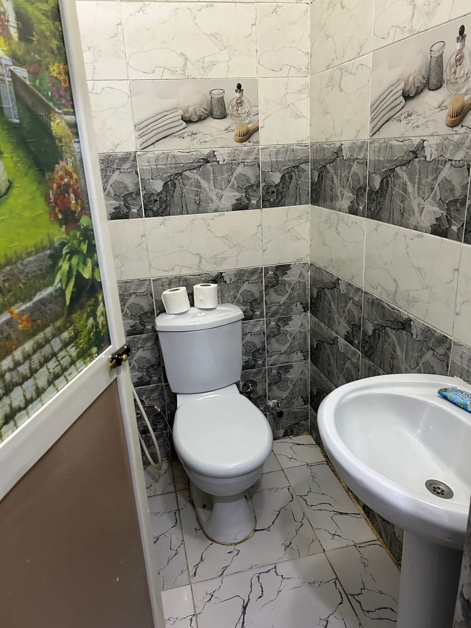 Jetted tub, rainfall showerhead, free toiletries, hair dryer
