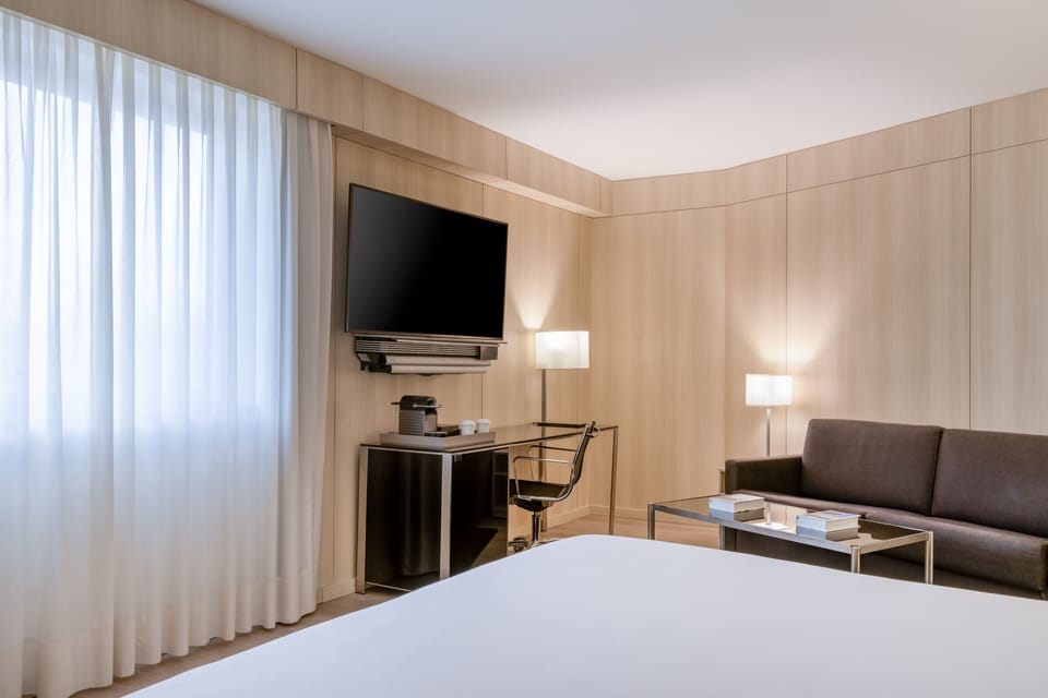 Superior Room, 1 King Bed | Minibar, in-room safe, desk, blackout drapes