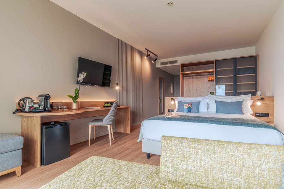 Sentido Side Sea View | Hypo-allergenic bedding, pillowtop beds, minibar, in-room safe