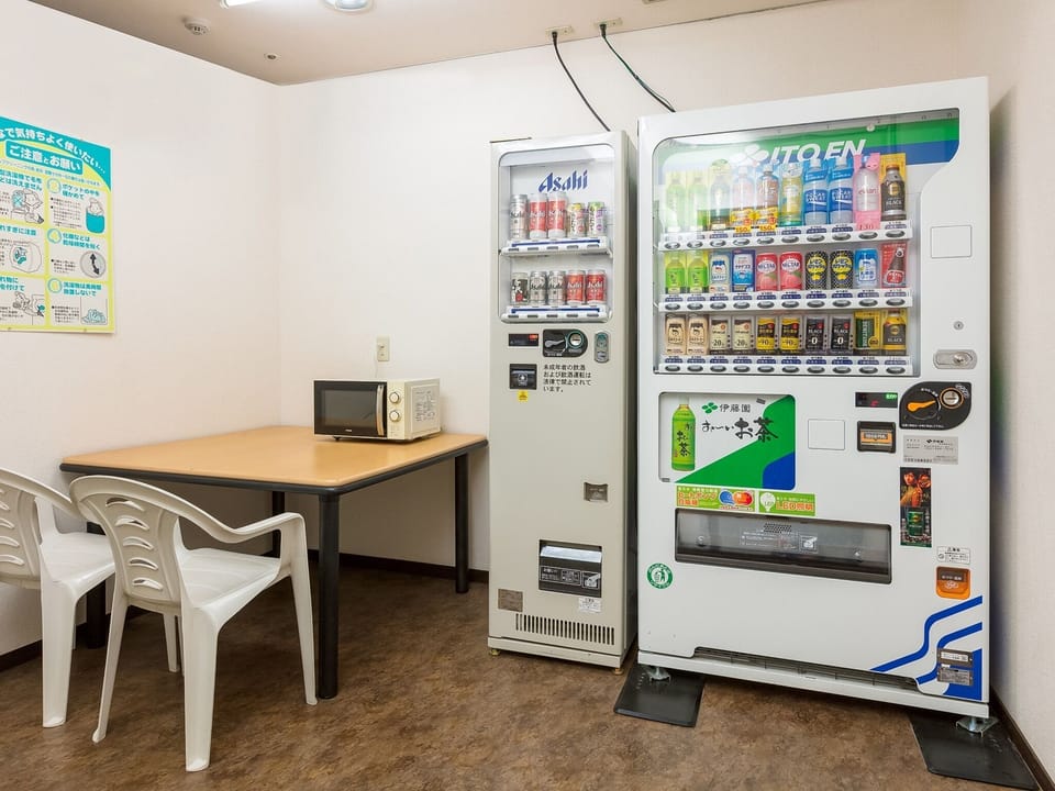 ・Vending machine corner is also substantial from alcohol to soft drinks