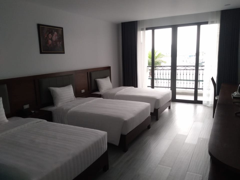 Basic Triple Room | Free WiFi, bed sheets