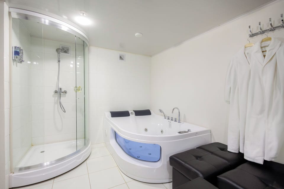 Deep-tissue massages, massages