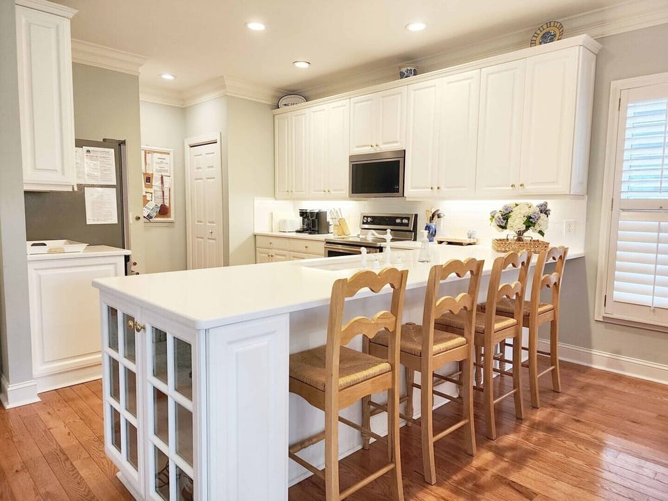 Breakfast Bar & Kitchen