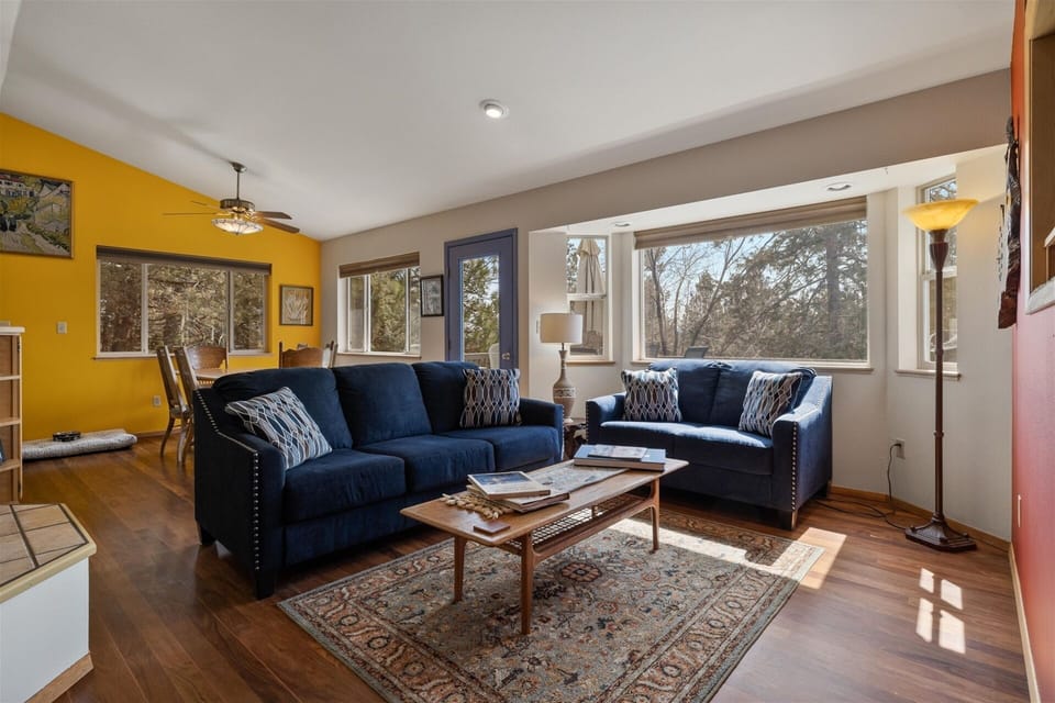 Quiet West Side Trenton Ave, sleeps 8, pet friendly, dogs only