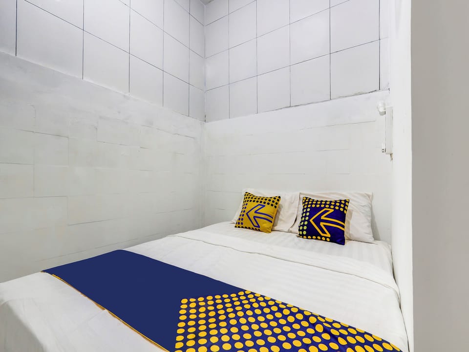 Economy Double Room | WiFi, bed sheets