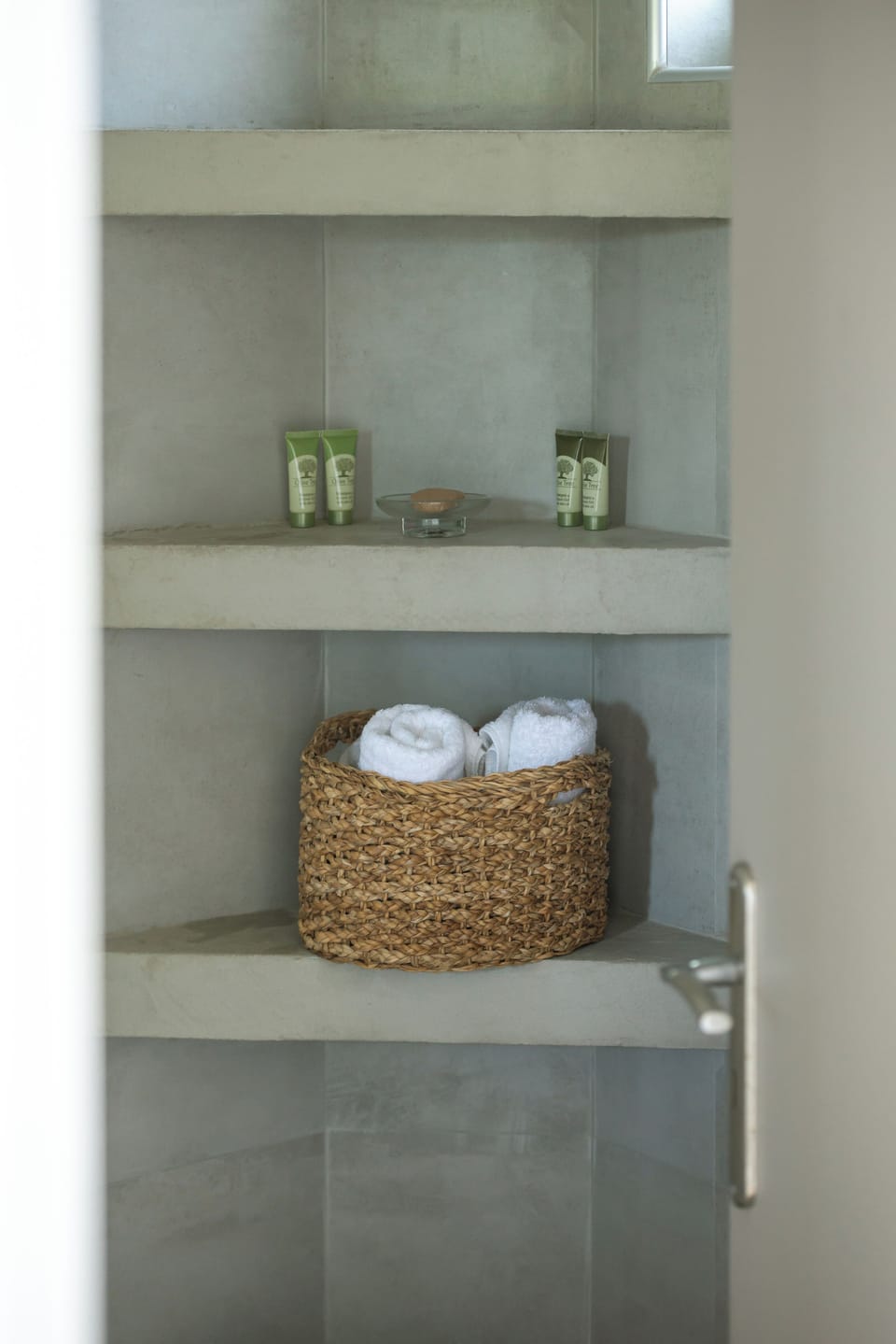 Superior Room | Bathroom | Shower, free toiletries, hair dryer, towels